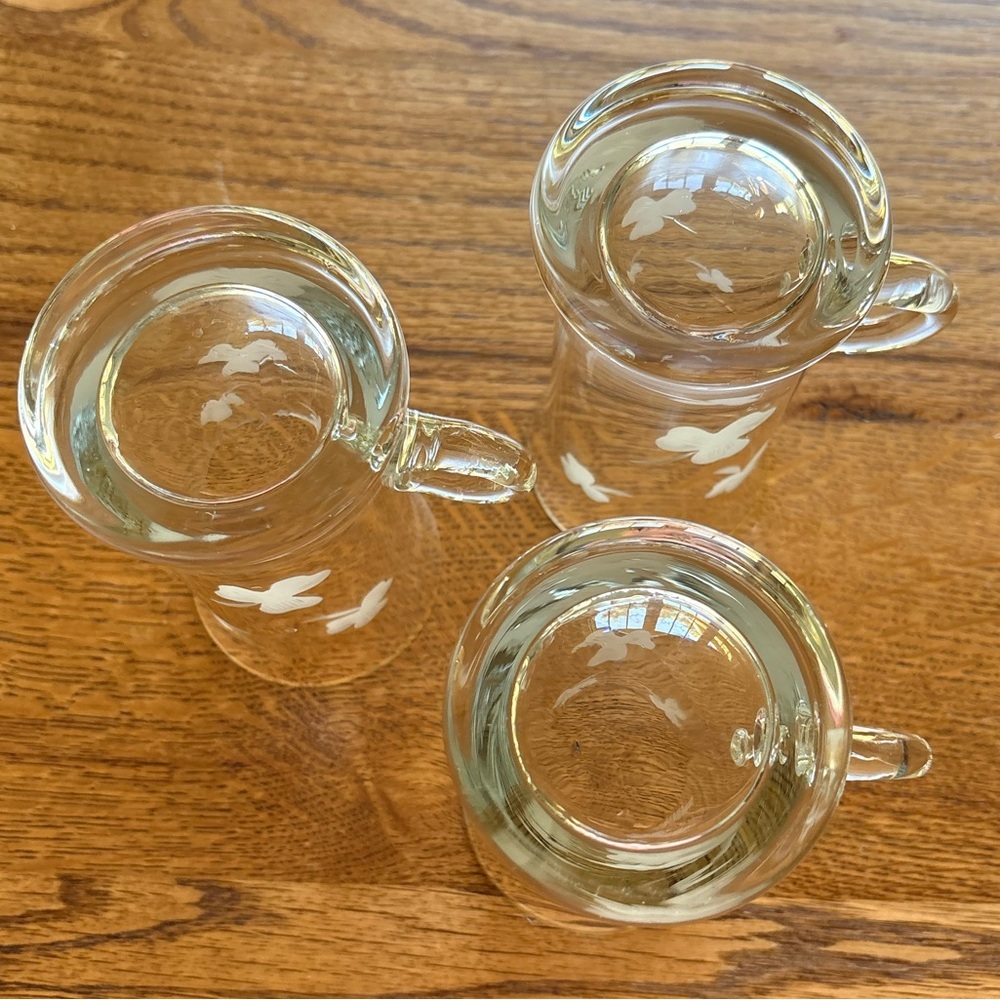 Vintage Set of 3 Clear Irish Cream Glass Mugs with shamrock Etching - Picture 6 of 13